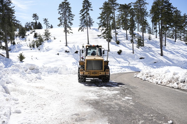 Kahramanmaraş Büyükşehir Belediyesi, şehrin “soğuk kalbi” Göksun’da kış şartlarına karşı
