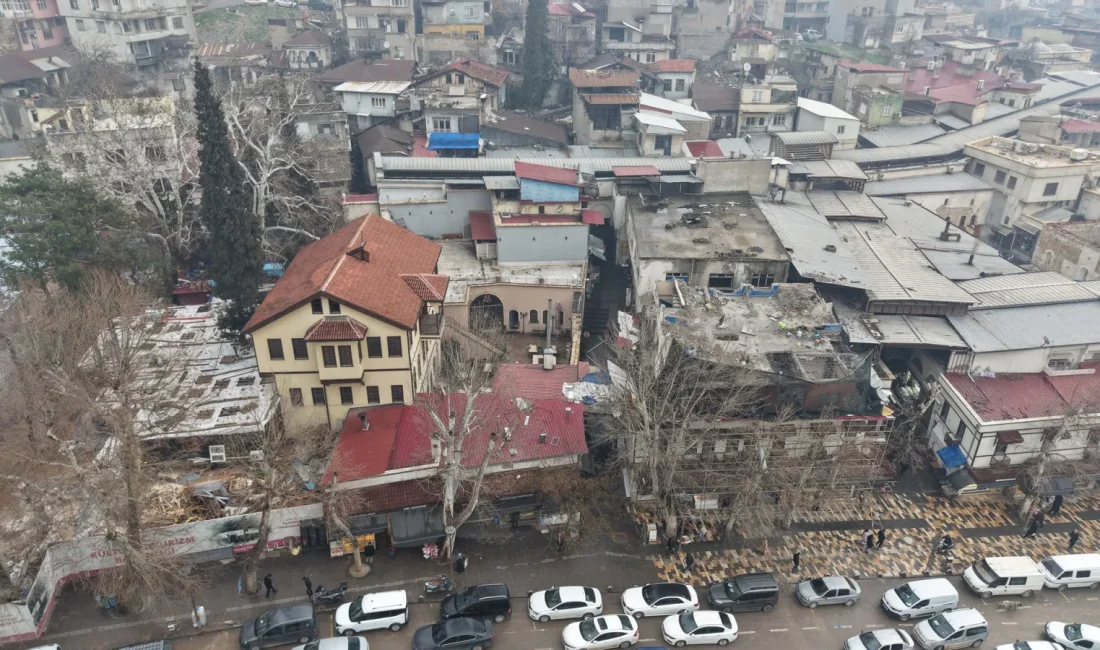 Kahramanmaraş’ta gündemde en güçlü vatandaş şikayetlerinden biri kaldırım işgalleri. Şehir merkezinde