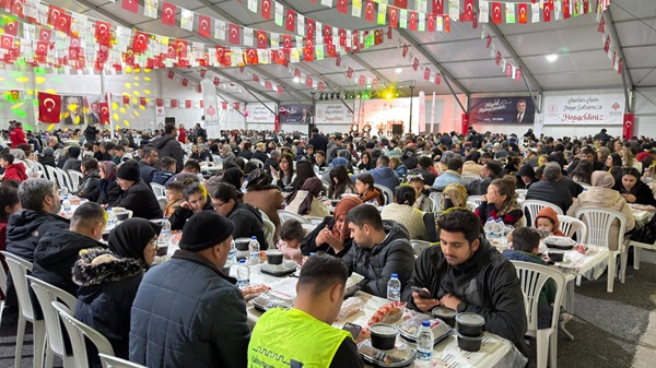 Kahramanmaraş Büyükşehir Belediyesi’nin düzenlediği Ramazan etkinlikleri, altıncı gününde de binlerce