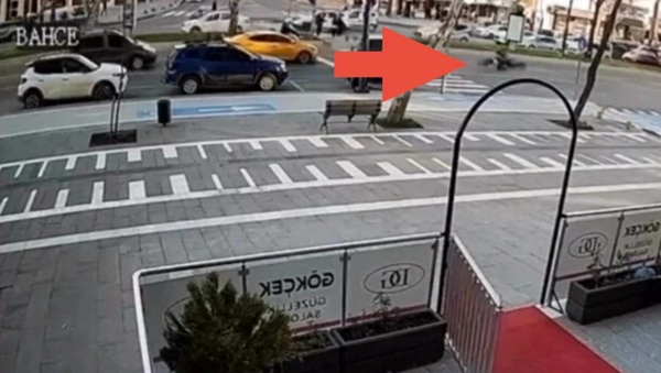 Kahramanmaraş’ta hafta sonu meydana gelen trafik kazasında, yaya geçidinde yolun