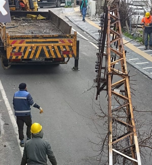 Andırın’da yürütülen altyapı çalışmalarıyla elektrik hatları yer altına taşındı, sokaklar