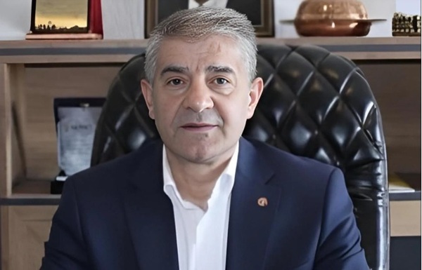 Şehir ekonomisinin bel kemiği yerel esnafın desteklenmesi gerektiğini vurgulayan Cuma