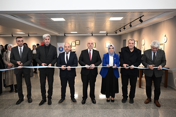 Sözcüklerin ilmeklere, hikâyelerin emeğe dönüştüğü “Edebiyattan Nakışa” adlı kişisel sergi, UNESCO Edebiyat