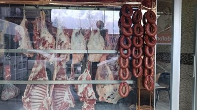 Ramazan ayı bitmeden kırmızı et fiyatları bir kez daha tırmandı.