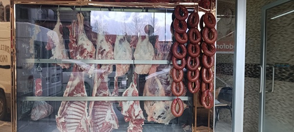 Ramazan ayı bitmeden kırmızı et fiyatları bir kez daha tırmandı.
