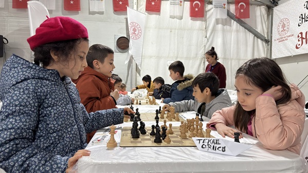 Atölye çalışmalarından eğitici oyunlara kadar dolu dolu bir gün geçiren