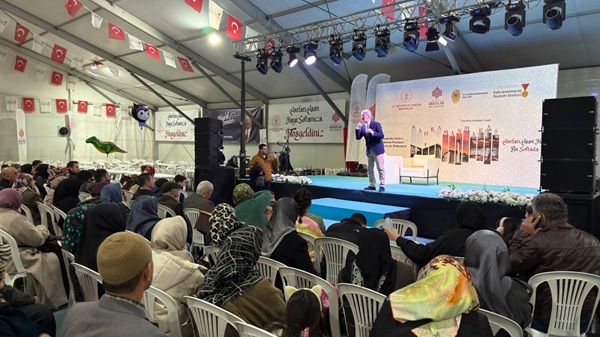 Büyükşehir’in Ramazan etkinlikleri kapsamında düzenlenen söyleşiye vatandaşlar yoğun ilgi gösterdi.