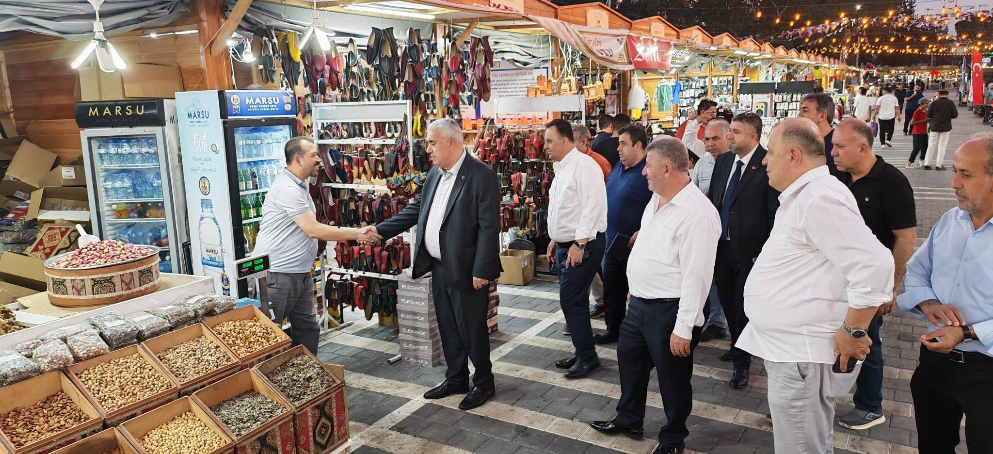 KMESOB Başkanı Ahmet Kuybu öncülüğündeki esnaf ve sanatkâr temsilcileri, Geleneksel