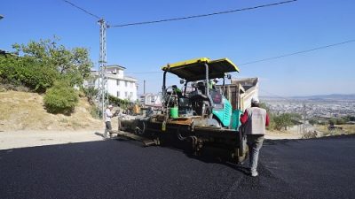 Büyükşehir Belediyesi, Dulkadiroğlu Ballıca Mahallesi’nde sıcak asfalt mesaisini sürdürüyor. Ekipler,