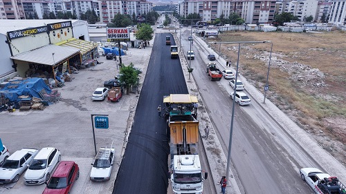 
Büyükşehir Belediyesi, Elbistan’da da asfalt seferberliğini sürdürüyor. İlçedeki 10 caddede