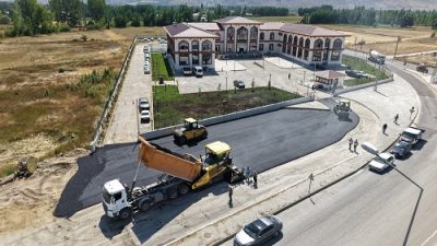 Büyükşehir Belediyesi, Göksun’da yapımı tamamlanarak hizmete alınan yeni Kaymakamlık binasının