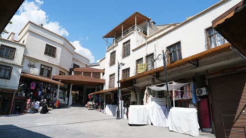 
Büyükşehir Belediyesi, şehrin tarihi ve ticari hafızasında önemli bir yere