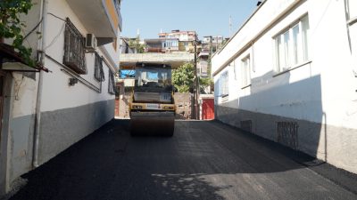 Büyükşehir Belediyesi, Dulkadiroğlu Aslanbey Mahallesi’nde 130 sokağın 122’sinde asfalt serimini