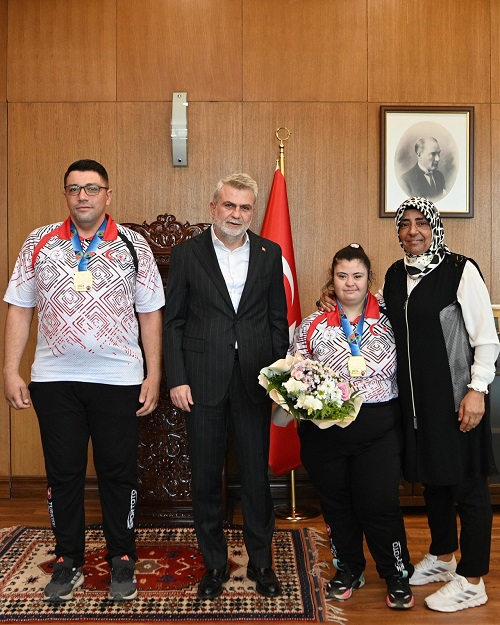 İsveç’te gerçekleştirilen 2026 Judown Judo Dünya Şampiyonası’nda altın madalya kazanan