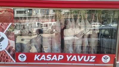 Kahramanmaraş’ta faaliyet gösteren Kasap Yavuz, günlük hazırlanan et ürünleriyle vatandaşlara