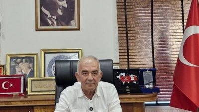 Kahramanmaraş Ticaret Borsası Başkanı Mustafa Narlı, Borsa binasında basın mensuplarıyla