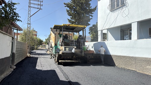 Büyükşehir Belediyesi, asfalt seriminde sona yaklaştığı Dulkadiroğlu Aslanbey Mahallesi’nde son