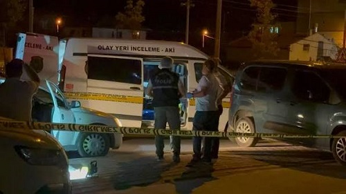 Kahramanmaraş’ın Onikişubat ilçesinde bir iş yerinin önünde çıkan silahlı kavgada