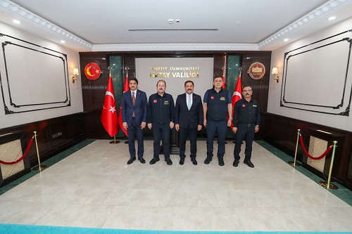 AFAD Başkanı Vali Ali Hamza Pehlivan, beraberindeki heyetle birlikte Hatay