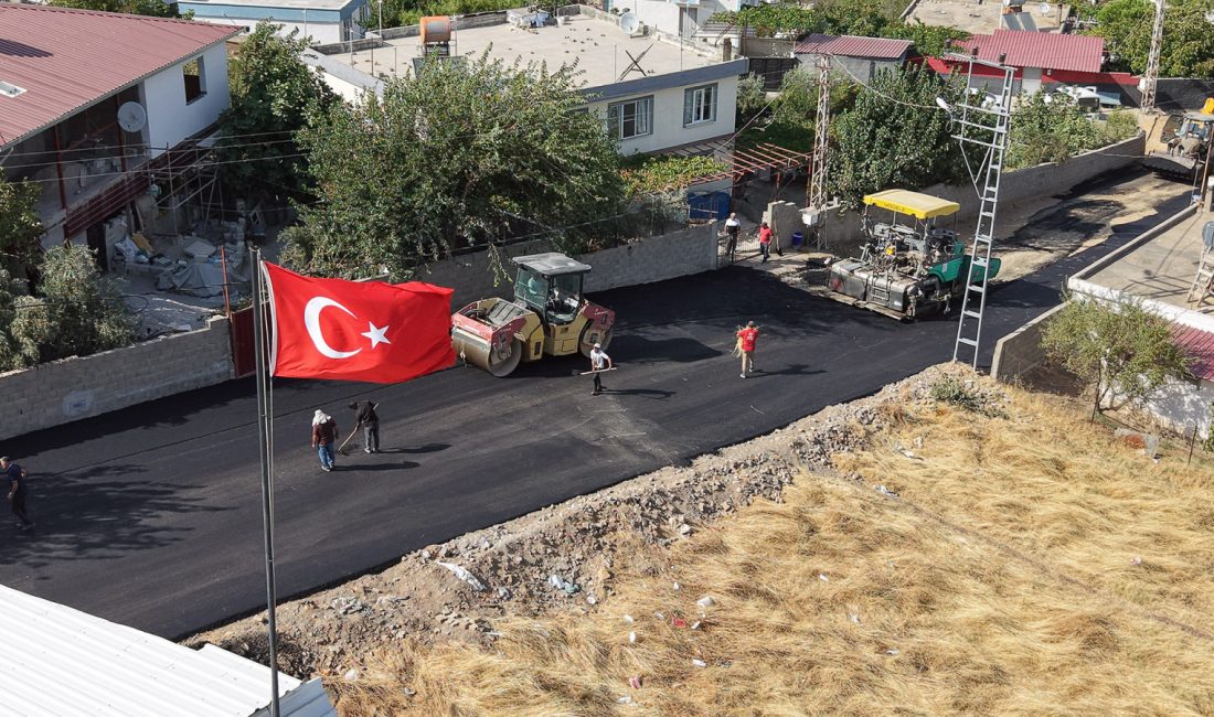 Büyükşehir Belediyesi, Onikişubat Fatmalı’da yaklaşık 2 kilometrelik arteri sıcak asfaltla