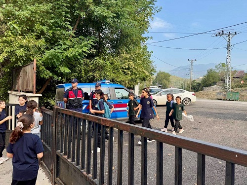 İl Jandarma Komutanlığımız tarafından, öğrencilerimizin güvenli ve huzurlu bir